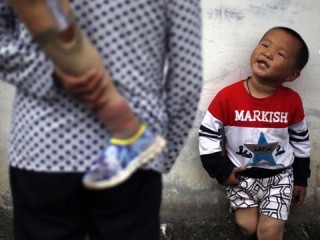 球鞋磨破三双后，我找到了那个卖足球的街角