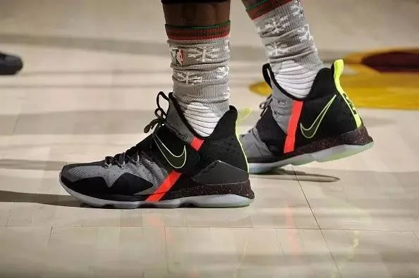 詹姆斯的鞋子有哪些系列?一文盘点LeBron正代与支线全系 詹姆斯的鞋子有哪些系列?一文盘点LeBron正代与支线全系