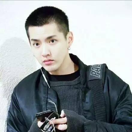 吴亦凡篮球怎么样?从球场小王子到全网笑谈的体育跨界之路 吴亦凡篮球怎么样?从球场小王子到全网笑谈的体育跨界之路