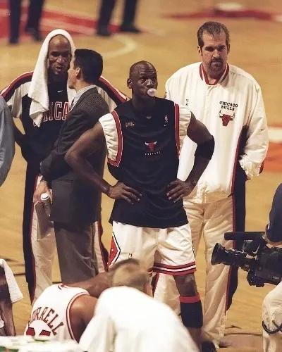 穿越时光的赛场,重温98年NBA录像中的经典瞬间 穿越时光的赛场,重温98年NBA录像中的经典瞬间