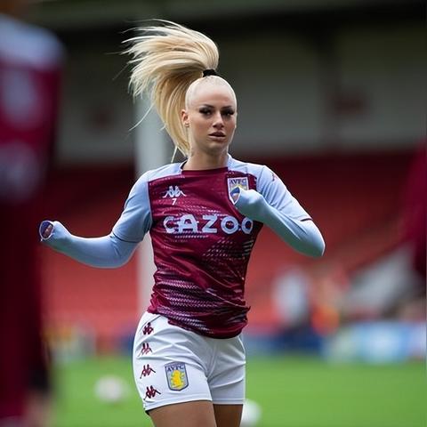 英超足球宝贝视频，赛场之外的魅力风景线