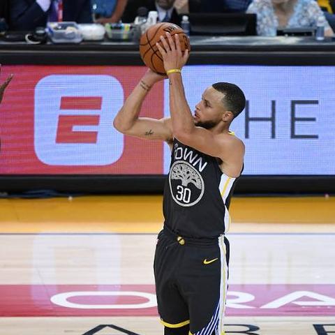 库里单场13记三分是哪场比赛？回顾那场改变NBA历史的三分风暴