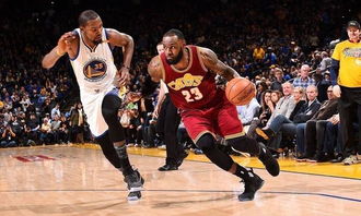 2015年NBA季后赛战绩，勇士崛起与骑士悲壮的巅峰对决