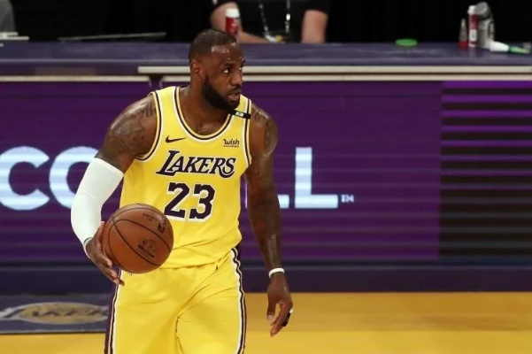 37分孤胆冲锋！詹姆斯再创传奇，但湖人困境何解？